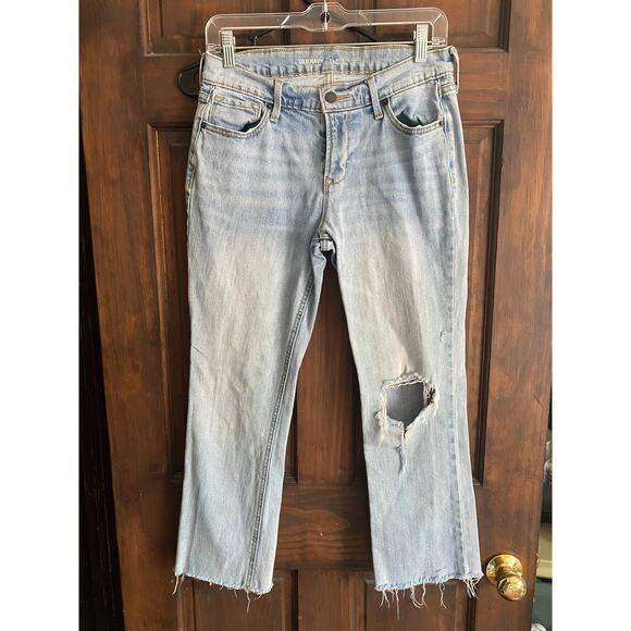 Old Navy Flare Mid Rise Light Wash Denim Jeans Distressed Hole in Knee Sz 6 - Picture 3 of 7